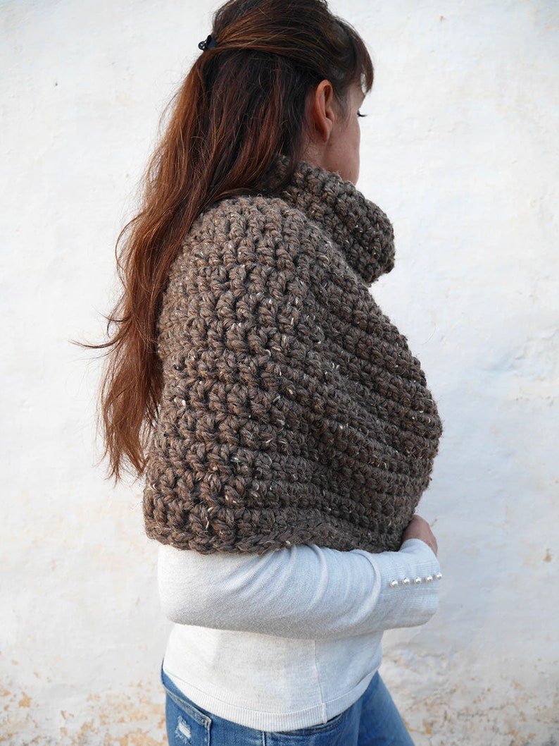 Crochet capelet pattern, chunky crochet cowl, easy crochet gift, beginner crochet pattern, warm crochet wrap image 4