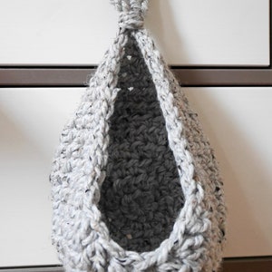 Crochet hanging basket pattern, crochet basket, door hanging basket, hanging produce basket, crochet door knob basket image 3