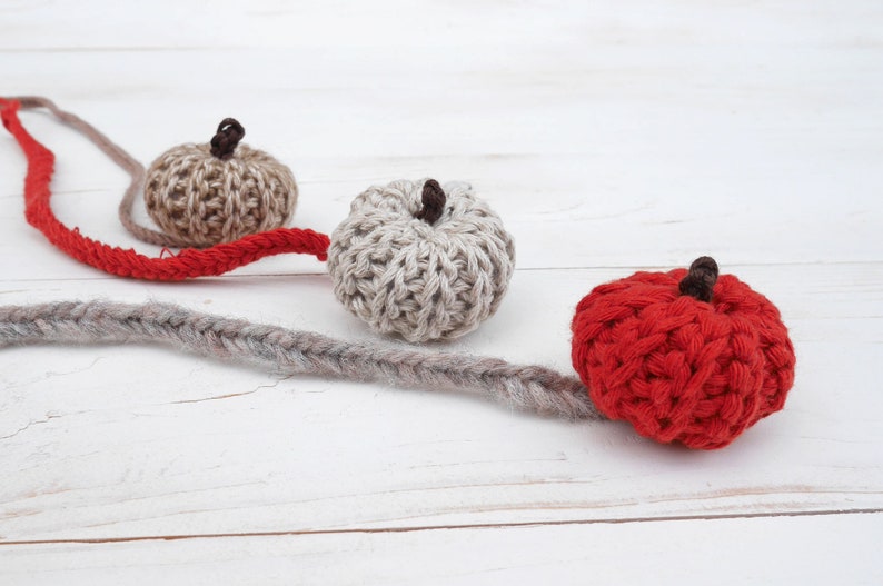 Crochet Bookmark Pumpkin Pattern, Gift for Booklovers, Easy Crochet Fall Decor, Tiny Crochet