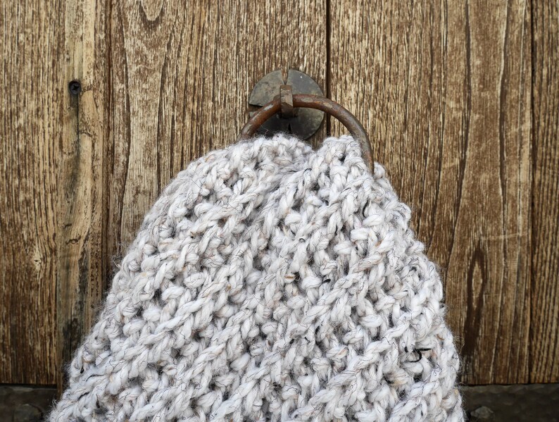 Chunky crochet shawl pattern, oversized crochet shawl, crochet triangle shawl pattern, winter crochet project ideas image 3