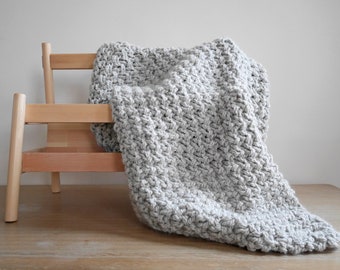 Easy chunky knit blanket pattern, small knit throw, knitting pattern blanket, moss blanket for outdoor photoshoot