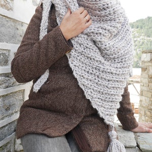 Chunky crochet shawl pattern, oversized crochet shawl, crochet triangle shawl pattern, winter crochet project ideas image 8