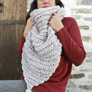 Chunky crochet shawl pattern, oversized crochet shawl, crochet triangle shawl pattern, winter crochet project ideas image 5