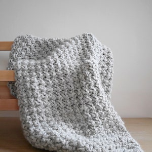 Easy chunky knit blanket pattern, small knit throw, knitting pattern blanket, moss blanket for outdoor photoshoot image 2