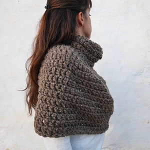 Crochet capelet pattern, chunky crochet cowl, easy crochet gift, beginner crochet pattern, warm crochet wrap image 6