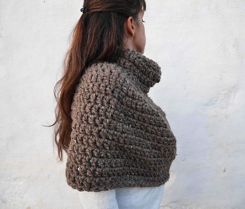 Crochet capelet pattern, chunky crochet cowl, easy crochet gift, beginner crochet pattern, warm crochet wrap image 6