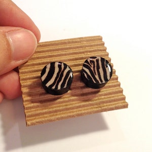 Wood Stud Earrings,Round Stud Earrings,Painted Wood Post Earrings,Faux Plugs, Fake plugs Earrings,Fake Gauge Plugs, Wooden Jewelry