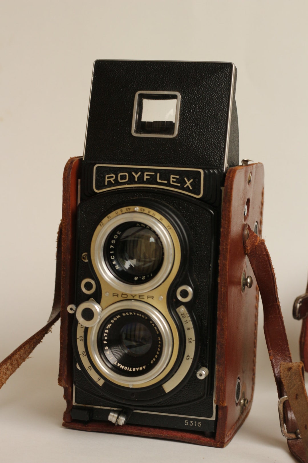 Appareil Photo Argentique Royer Savoy - 35 Mm - Pour Pièces Ou Décoration - état Non Testé