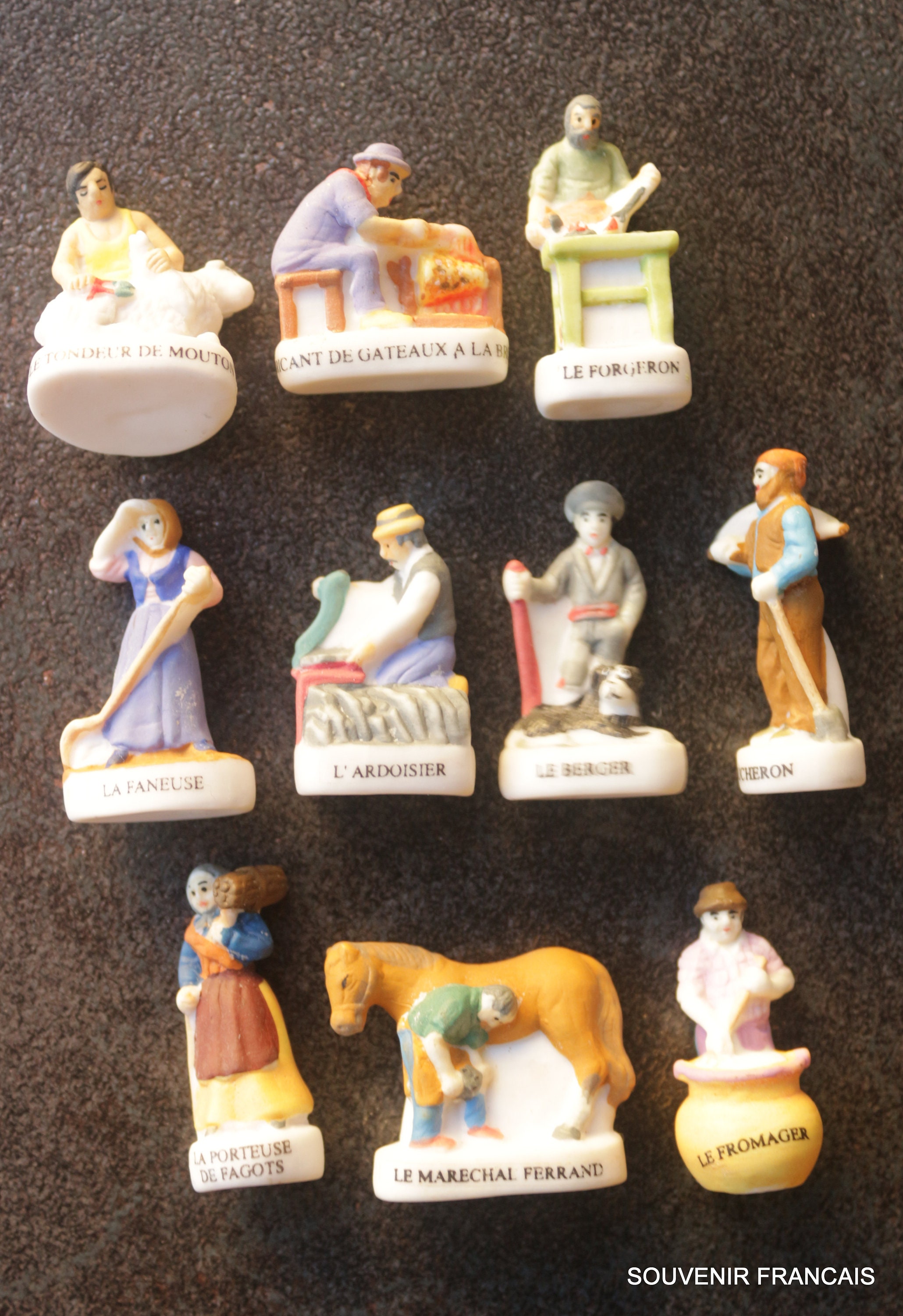 Narnia Disney Fèves des gâteaux de Rois 12 figurines Peint -  France