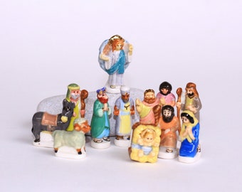 La Nativité- Série Luxe- Santons- Crèche de Noel- Fèves gâteaux de Rois- 12 figurines- Peint à la main- Miniatures de collection- Fabophilie