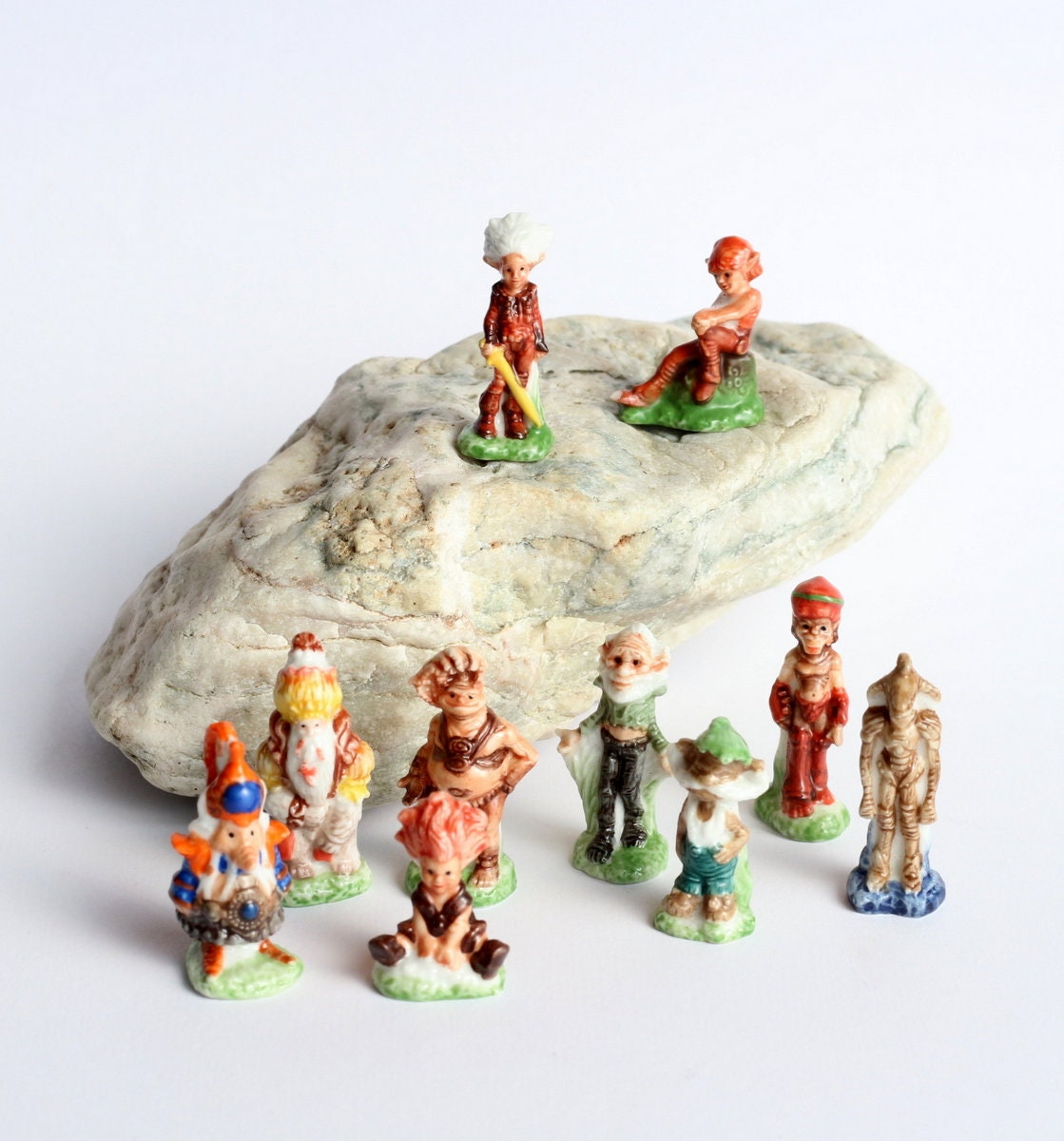 Arthur et Minimoys- Bean Fève- 10 figurines- Hand painted- Porcelain/  ceramic figurines - Collection - Fabophilie, image size:1119x1200