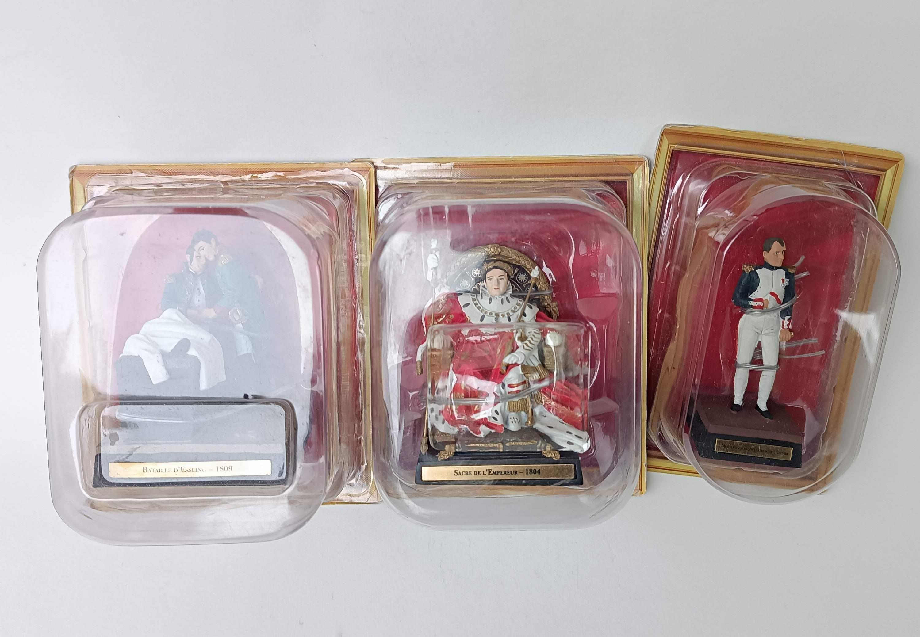 Figurine en plomb porte son camarade - P'tit fan de pompiers
