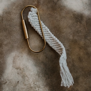 gold key ring + hemp macrame detail