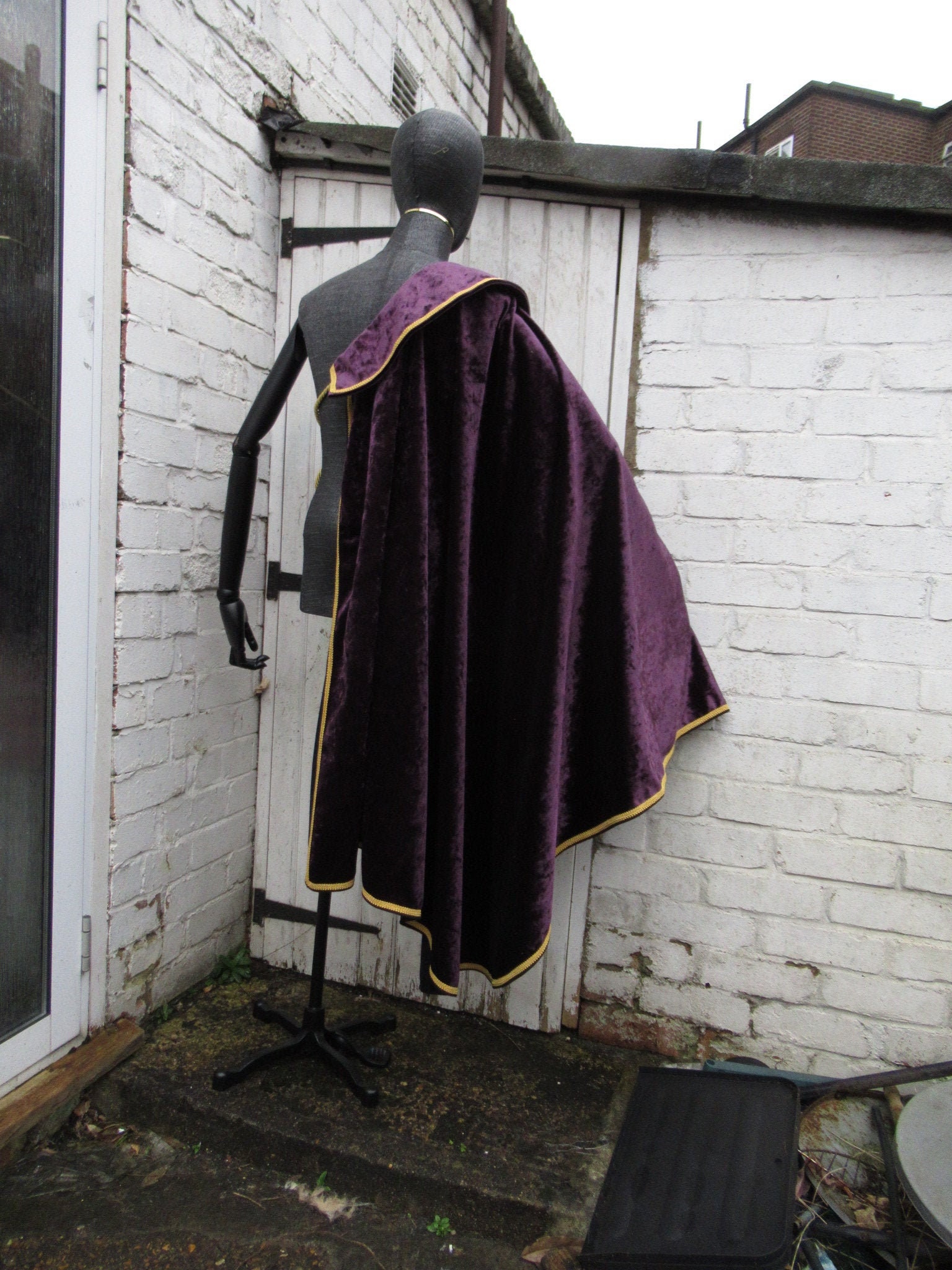 Medieval cloak with shoulder cape