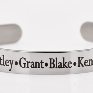 Mütter Tag Armreif, Geschenk für Mutter oder Großmutter, Namen der Enkel, Patin Armband, Kinder Namen, benutzerdefinierte Namensarmband