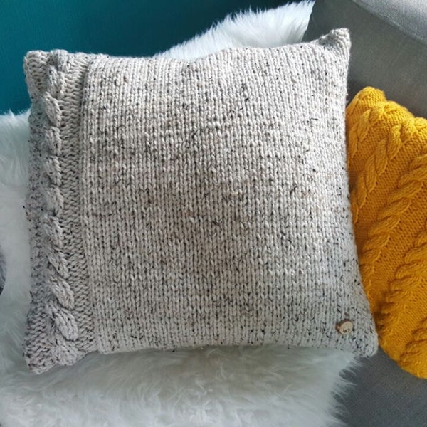 Pillow with cable and wooden button - chunky knit
