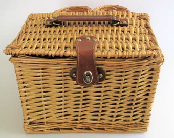 Vintage Wicker Picnic Basket
