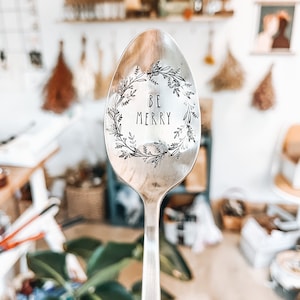 BE MERRY |  Stamped Spoon | Christmas Spoon | Christmas Gift | Stocking Stuffer | Coffee Spoon | Holiday Gift | Sweet Thyme Design | Wreath