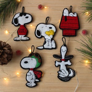 Jordnötter--Snoopy-variationer--Fem Snoopy-filtdekorationer att välja mellan