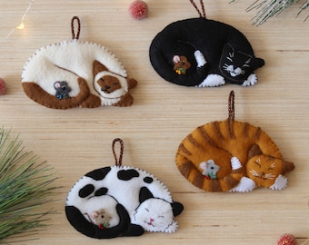 Sleeping Christmas Cats--Cute Cats Heirloom Felt Ornaments