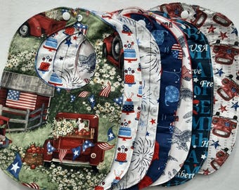 Baberos del 4 de julio, una excelente manera de mostrar tu patriotismo con estilo.