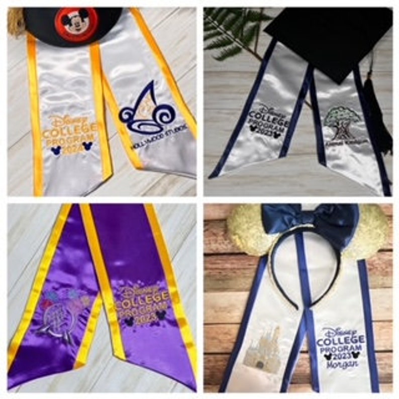K&ouml;nnte beinhalten: Vier Abschlussstolen mit Disney College Program 2023-Stickerei. Die Stolen sind in verschiedenen Farben erh&auml;ltlich, darunter Wei&szlig;, Gold, Lila und Blau. Einige Stolen zeigen Micky Maus, einen Zaubererhut und ein Schlossdesign.