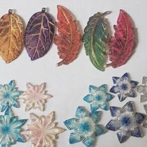CraftBuddyUS Set of 108 Luxury Acrylic Leaves & Snowflakes in Mixed Colors