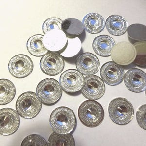 CraftbuddyUS 10pcs 0.75in Clear Flat Back Pointed Diamond Round Diamante Rhinestone