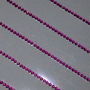CraftbuddyUS 300 x 2 mm Selbstklebende Cerise Diamante Kristall Streifen Edelsteine Strass Aufkleber