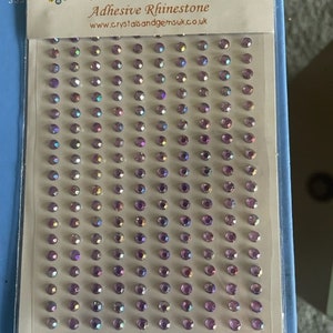 CraftbuddyUS CB002 200 piezas de gemas de diamantes de imitación autoadhesivas AB de 4 mm, color lila