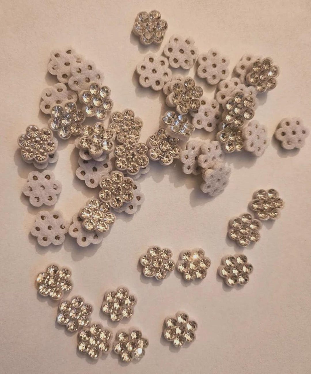 Lot De 20 Fleurs Au Crochet Noires - Centre Perle Noire - À Coudre - DIY CraftbuddyUS