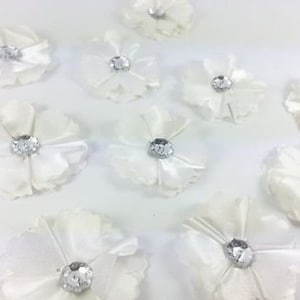 CraftbuddyUS 10 Prachtige Witte Diamante Stick On, Naaien op stof Bloem motieven, Ambacht, Naaien