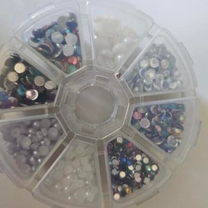CraftbuddyUS 2280pcs Assorted Flatback Half Pearl/ Rhinestone MIXED Round Gems w/box, DIY