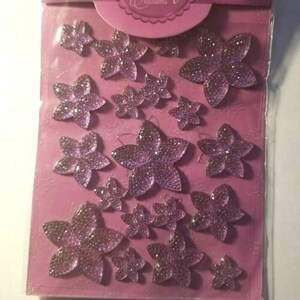 CraftbuddyUS DBG07L- 19 gemas autoadhesivas de flores de frangipani lila, manualidades, bricolaje