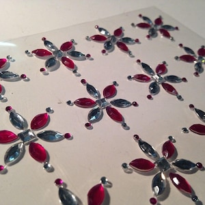 CraftbuddyUS 12 Cerise Selbstklebende Diamante Stern Blume Strass Kristall Edelsteine