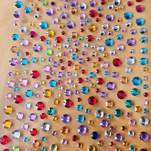 CraftbuddyUS 325 gemengde kleuren diamant zelfklevend Strass edelstenen, 3 mm, 4 mm, 5 mm, 6 mm