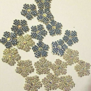 CraftbuddyUS 20 peças de 1 polegada AB transparente e azul floco de neve gemas de strass autoadesivas
