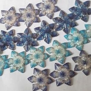 CraftBuddyUS 18pcs x 1 inch Blue Acrylic Snowflakes, DIY