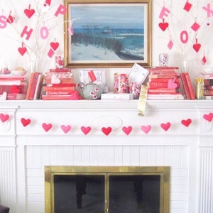 SMALL HEARTS GARLAND - Corazones de conversación de fieltro rosa - Escribano de ducha para bebés y bodas - Guirnalda de San Valentín - Guirnalda de corazones de fieltro