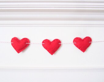 FELT HEARTS GARLAND - Felt Valentine’s Day Garland - Red Felt Hearts - Valentine Zoom Background - Valentine Party Decoration