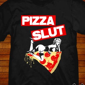 Pizza Schlampe T-shirt von Jared Swart Artwork & Apparell S M L XL 2XL 3XL 4XL 5XL auch in Damen passen S-2XL