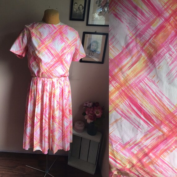 Vintage 1960s Sherbet Crosshatch Pattern Pleated D