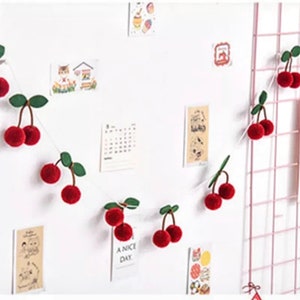 Guirnalda de pompones de cereza en fieltro rojo o rosa DECORACIÓN DE VERANO 2 m de largo
