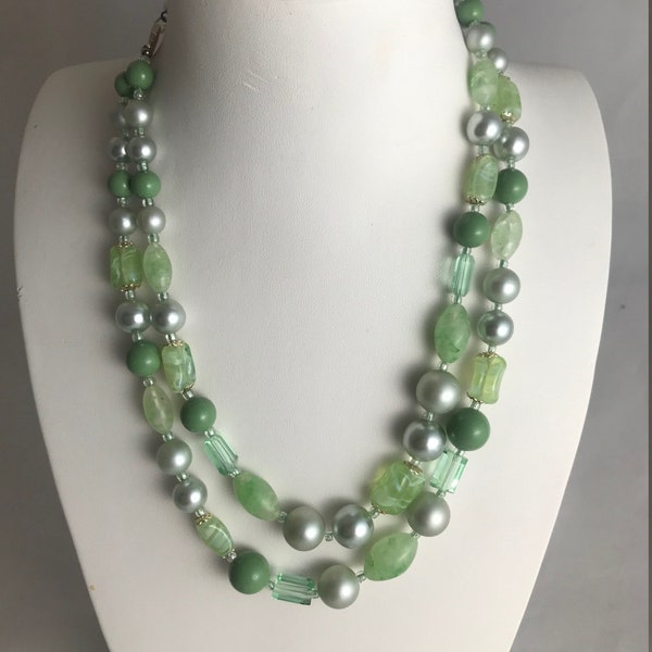 Collier de perles vintage - nuances de verts