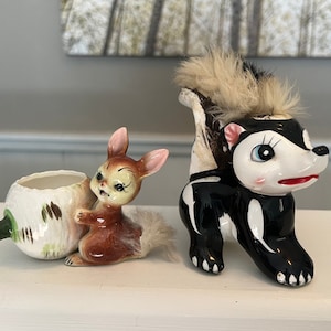 Vintage 1950s skunk e scoiattolo duo, Furry tail Kitsch Mid Century fioriera retrò
