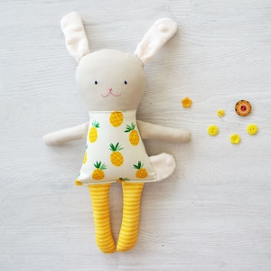 Cartamodello per cucire un coniglietto di Pasqua di peluche. Cartamodello per cucire animali di peluche con coniglietti per bambini. Animale di pezza modello coniglio immagine 10