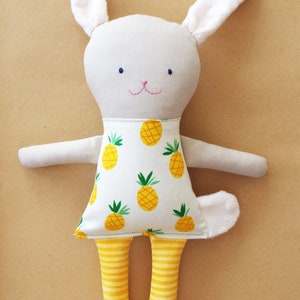 Cartamodello per cucire un coniglietto di Pasqua di peluche. Cartamodello per cucire animali di peluche con coniglietti per bambini. Animale di pezza modello coniglio immagine 6