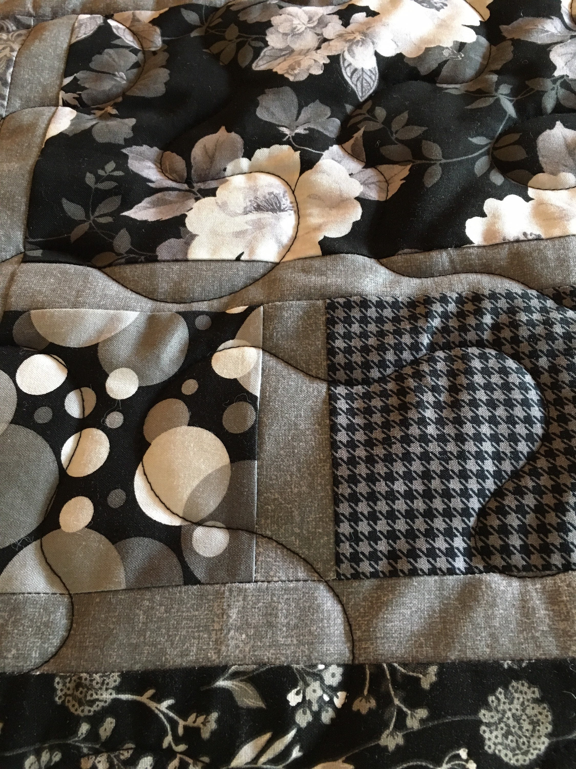 Black, Gray and White Are the Perfect Combination in This Queen Size ...