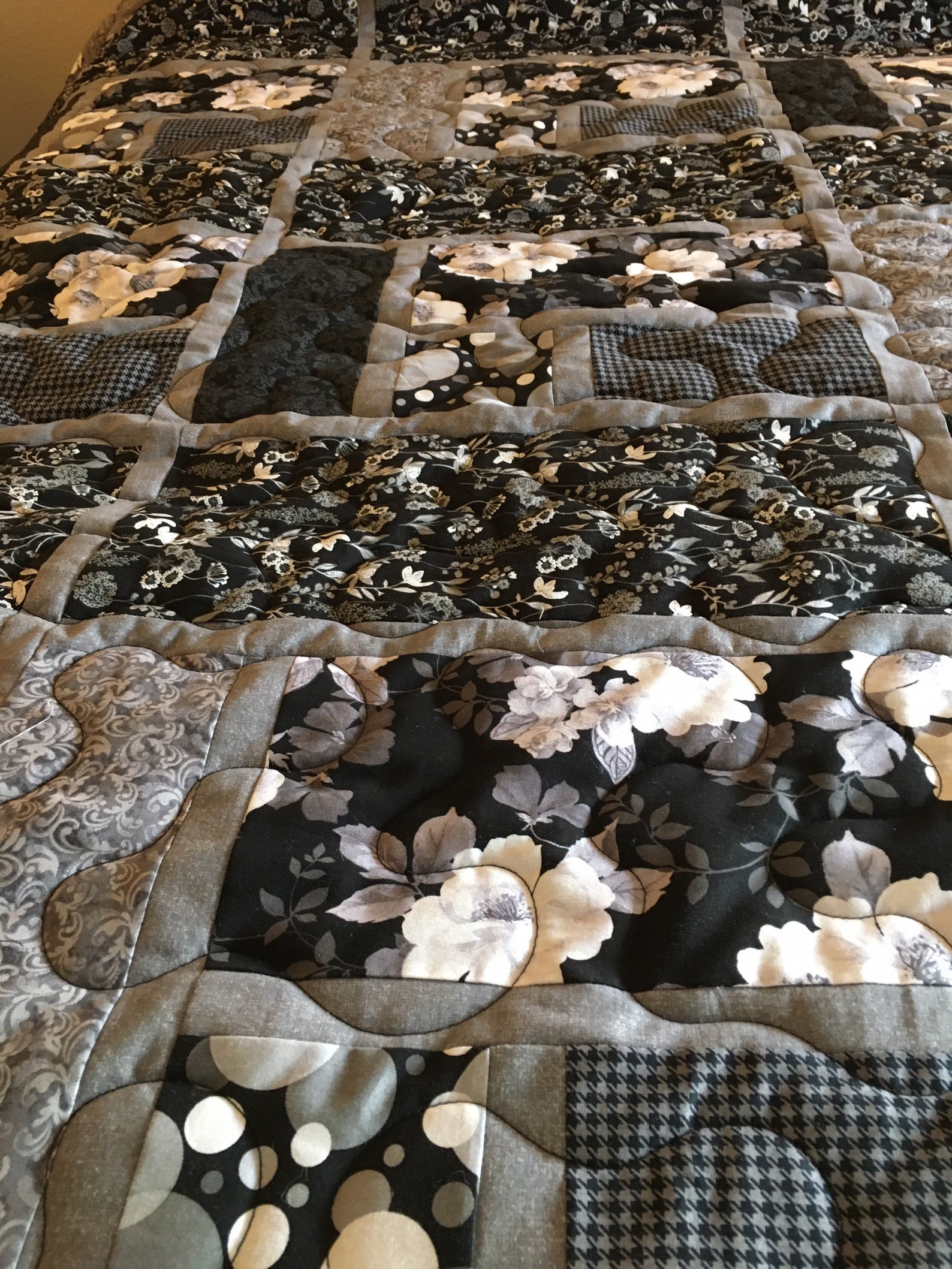 Black, Gray and White Are the Perfect Combination in This Queen Size