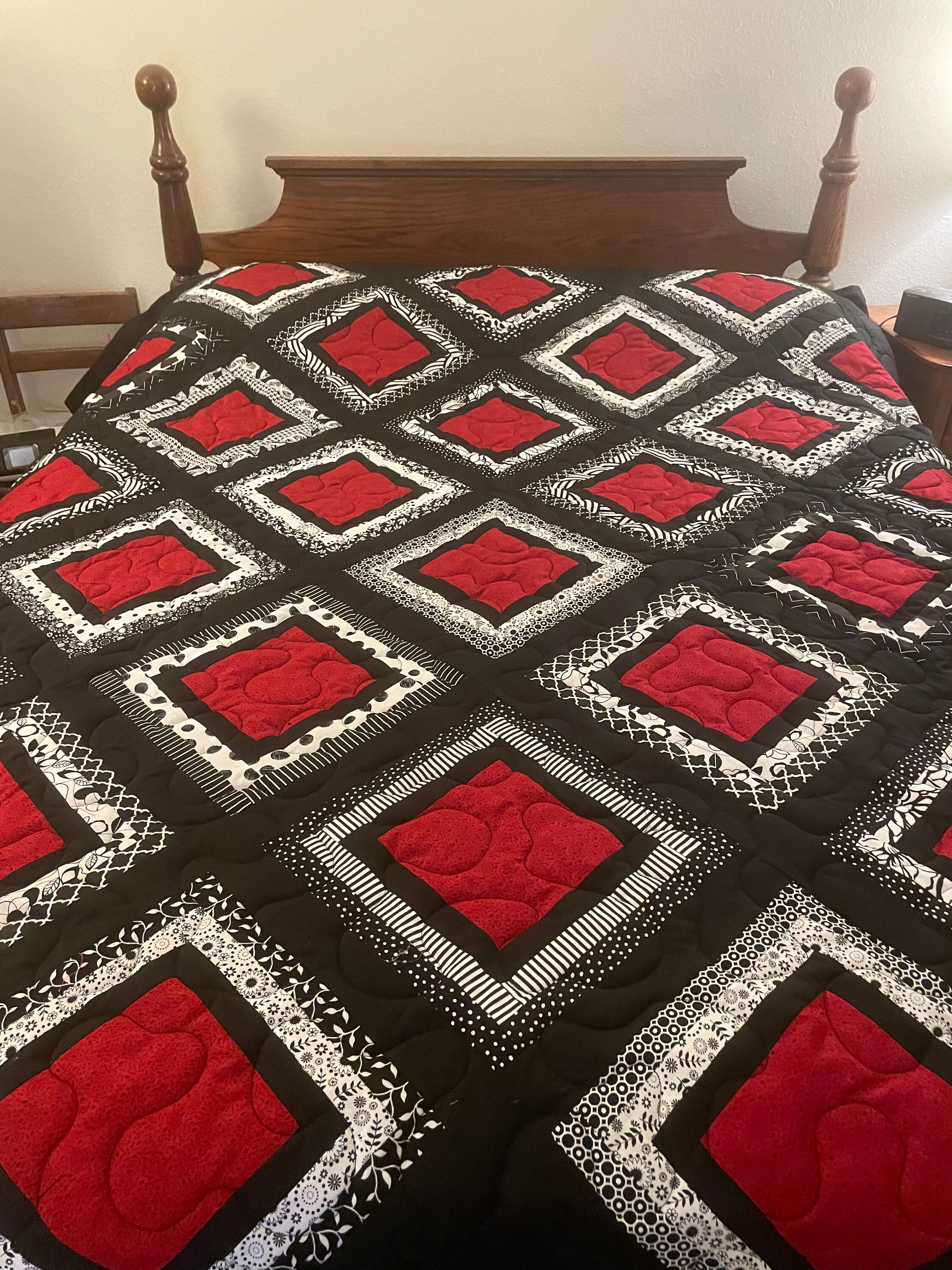 This is a Queen Size Quilt Featuring Red Center Surrounded by Etsy